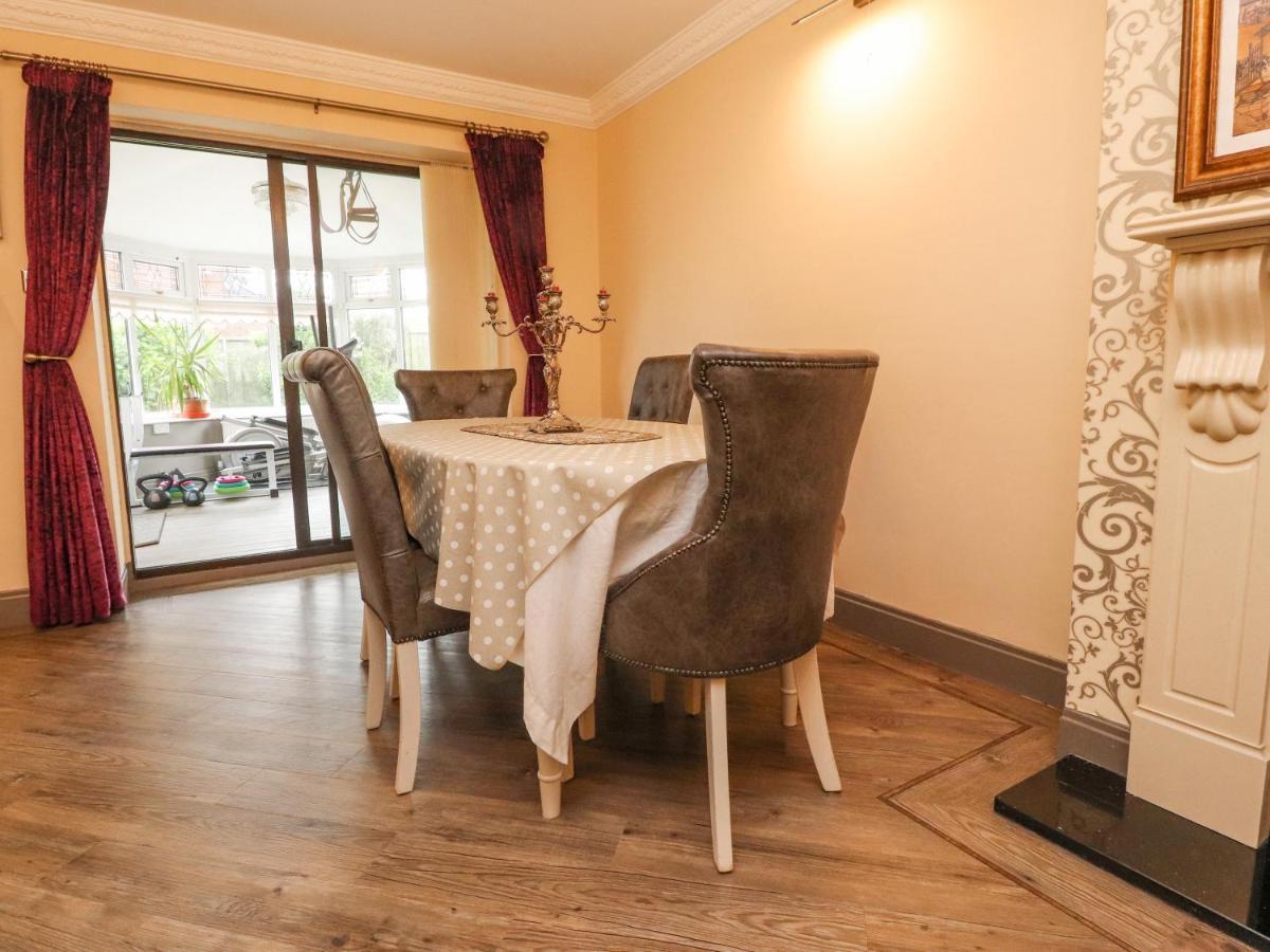 23 Wolsey Close Thornton  Екстер'єр фото