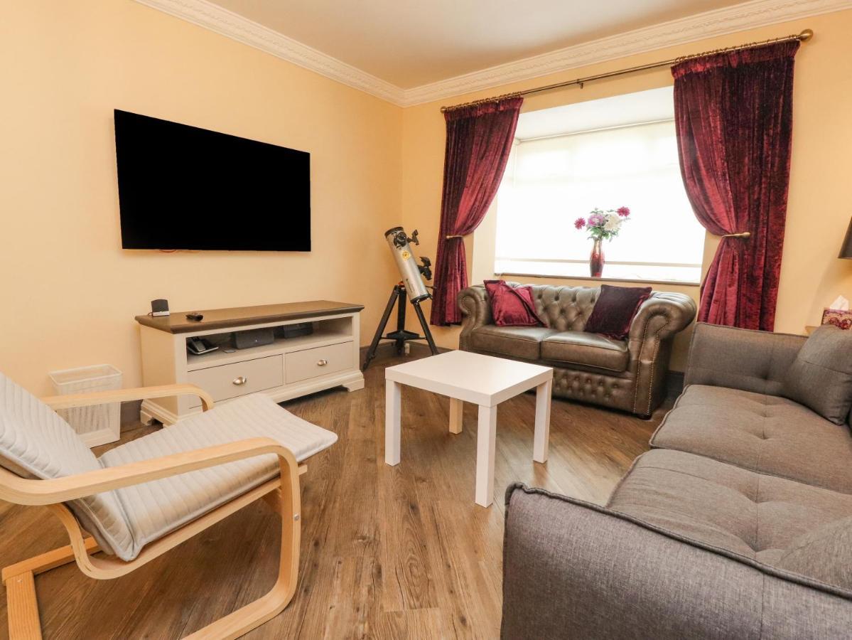23 Wolsey Close Thornton  Екстер'єр фото