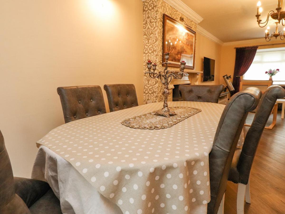 23 Wolsey Close Thornton  Екстер'єр фото