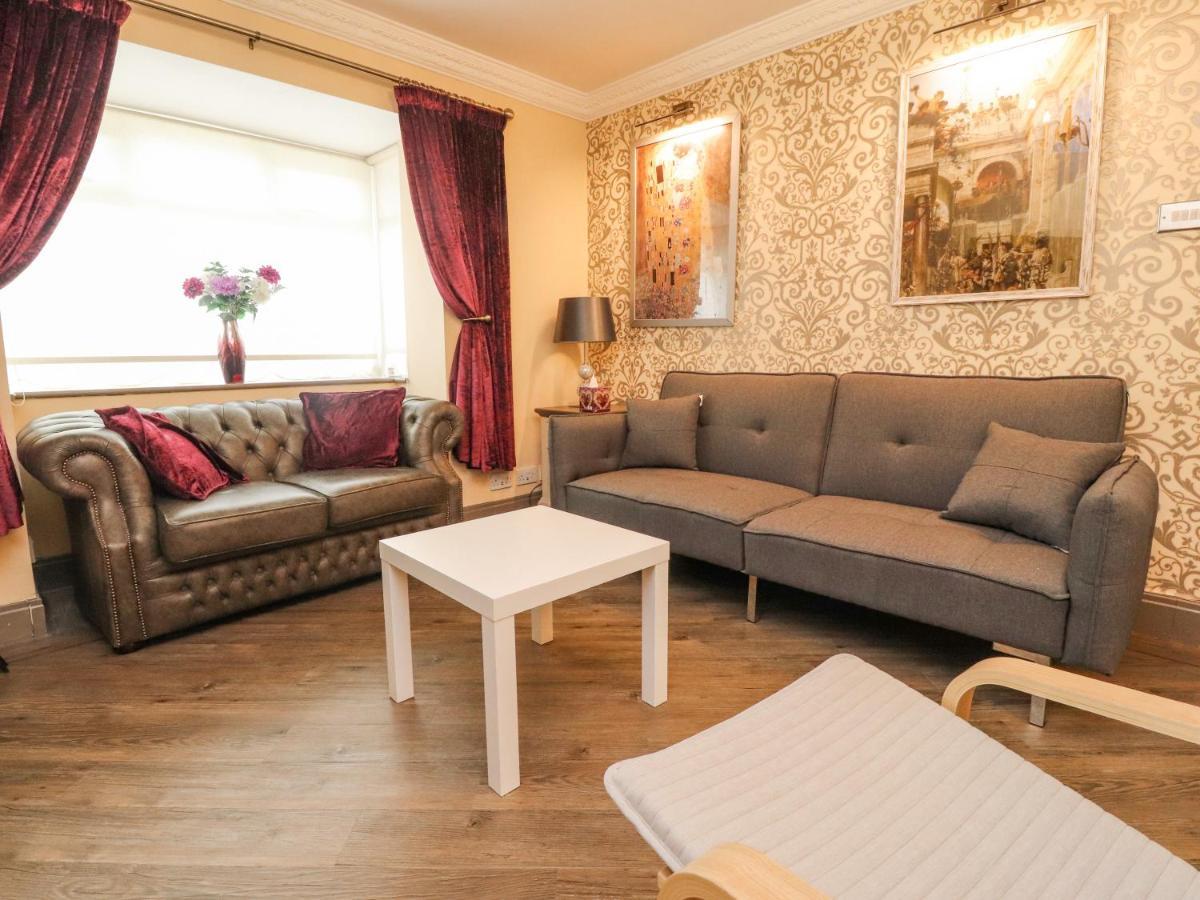 23 Wolsey Close Thornton  Екстер'єр фото